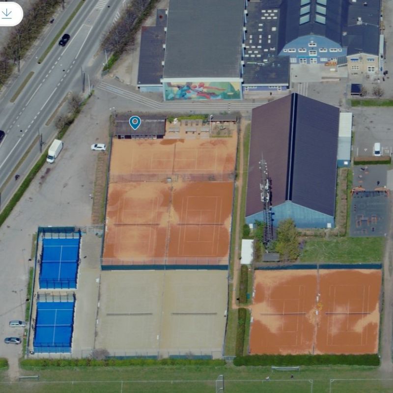 Tennisklub på Amager med fem grusbaner og to padelbaner